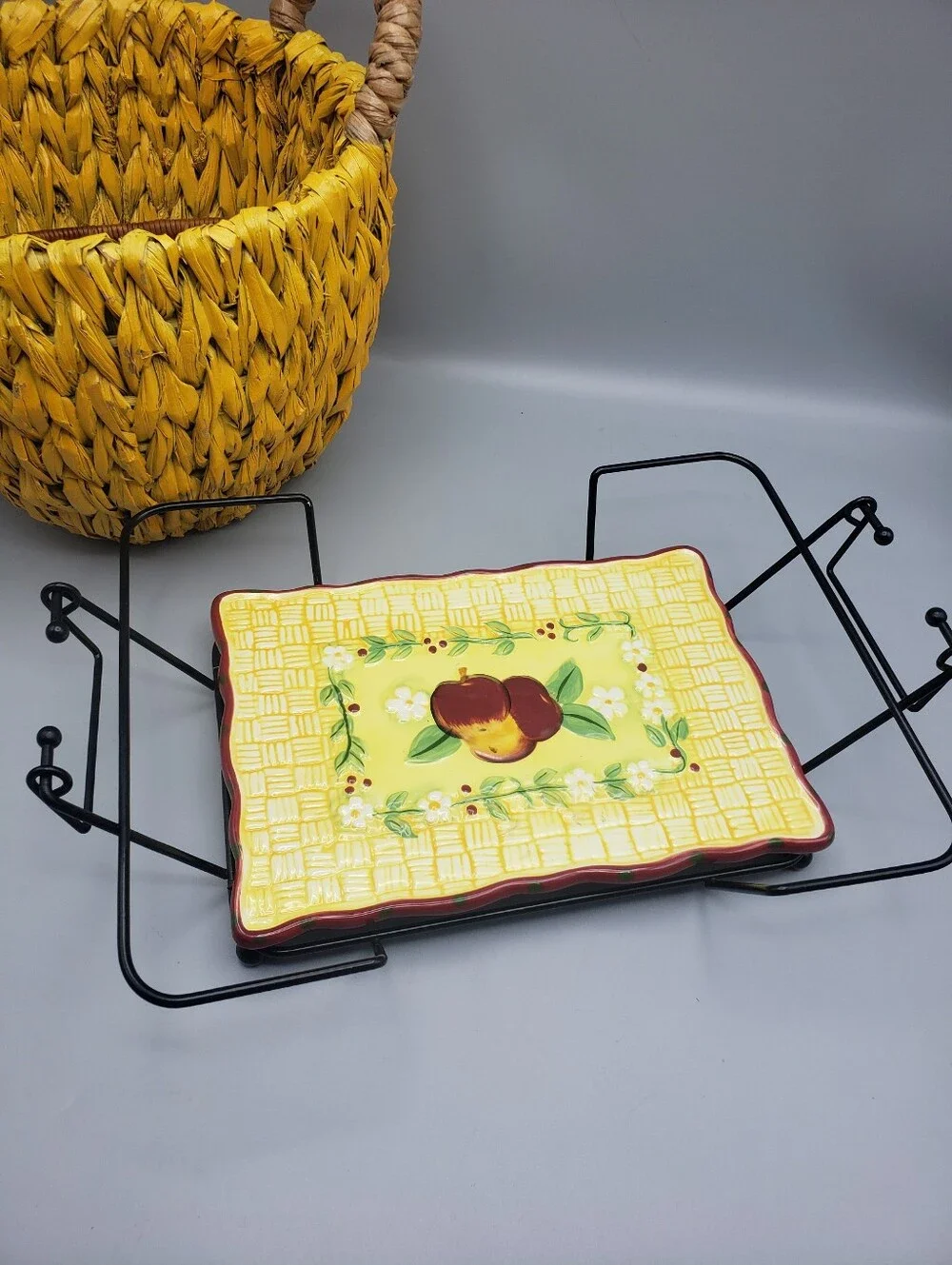 Serving Trivet w/ Cradle - Fresh Crop Apples Motif Cottagecore Grandma Nostalgic